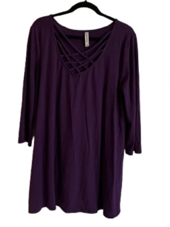 Zenana Outfitters Tops - Zenana Outfitters Purple Lattice V-Neck Tunic
